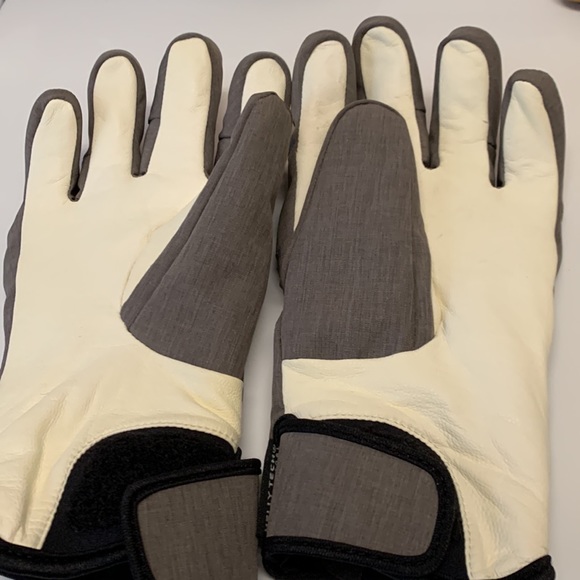 Pair of ladies Helly Tech gloves - Picture 4 of 4